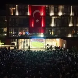 İnegöl’de dev ekranda milli maç yayını yağmura takıldı