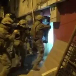 Kritik operasyonda koçbaşlarıyla kapılar kırıldı! 79 kişi tutuklandı
