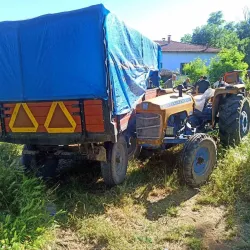 İnegöl'de römork koptu, traktör sürücüsünün üzerinden geçti