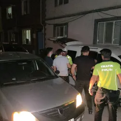 İnegöl'de hareketli gece mahalleli sokağa döküldü