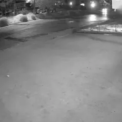 İş yerine molotoflu saldırı düzenleyip alevlerin içinde kaldılar!