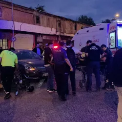 İnegöl'de otomobil ile motosiklet çarpıştı: 2 kişi yaralandı