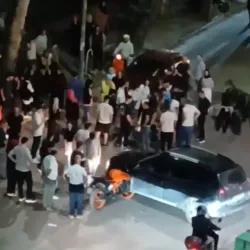 İnegöl’de U Dönüşü Faciası! Motosiklet Otomobile Saplandı