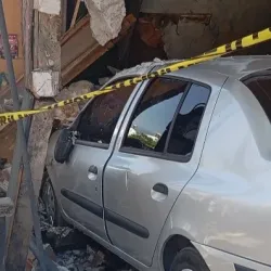 Freni Boşalan Otomobil Eve Girdi!