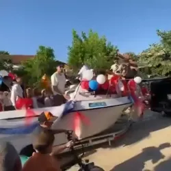 İnegöl'de Gören Dönüp Bir Daha Baktı! Sünnet Arabası Yerine Tekne Kullandılar