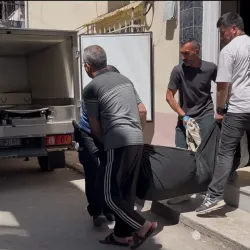 Talihsiz adam merdivenlerde can verdi!