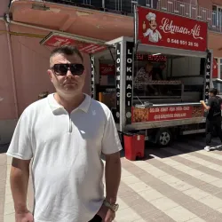 Boşanma Sevincini Bin 500 Kişiyle Paylaştı! İlginç Kutlama Dikkat Çekti