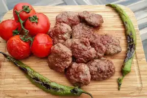 Ramazan için pratik İnegöl köfte tarifi ve malzemeleri