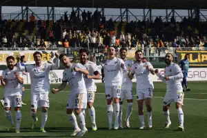 Aliağa FK, zirveye oynuyor