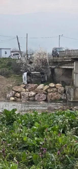 İnegöl'de genç kadının idaresindeki araç dere yatağına uçtu