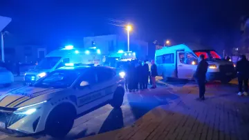 İnegöl'de can pazarı! Servis minibüsü ile araba çarpıştı