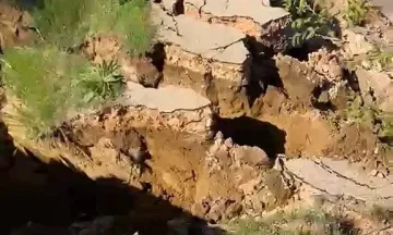 Bursa’da meydana gelen heyelan yolu parçalara ayırdı