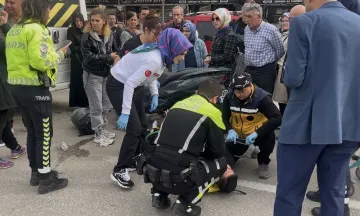 Bursa’da işçi servisine motosiklet çarptı: 2 yaralı