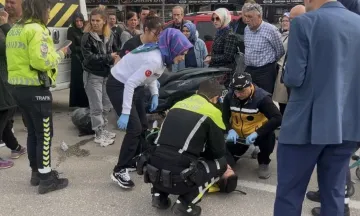 Motosiklet işçi servisine çarptı! 2 yaralı