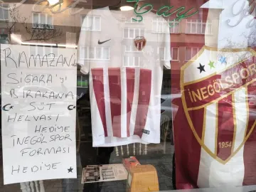 Sigarayı bırakana tatlı ve İnegölspor forması hediye