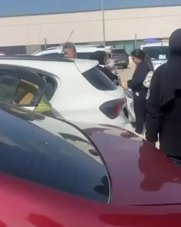 Aile zamanla yarıştı! Camı kırarak kurtardılar