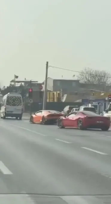 Polis kural tanımayan Ferrari ve Lamborghini sürücülerini affetmedi