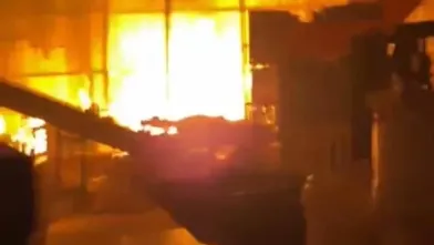 Peş peşe iki fabrika alevlere teslim oldu