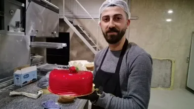 İnegöl’de Sevgililer Günü pastalarında altın sürprizi