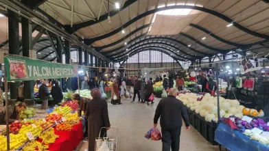 İnegöl'de Ramazanın ilk gününde pazar fiyatları