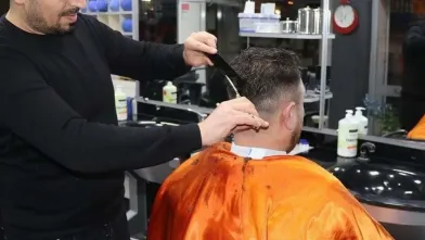 İnegöl’de bayram öncesi berber ve kuaförlerin saatleri değişti