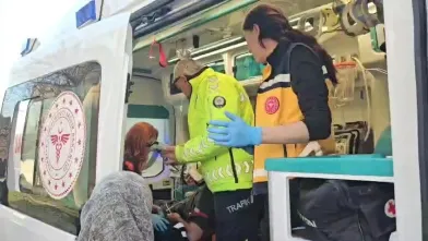 Servis şoförü fenalaştı! Araç kaldırıma çıktı