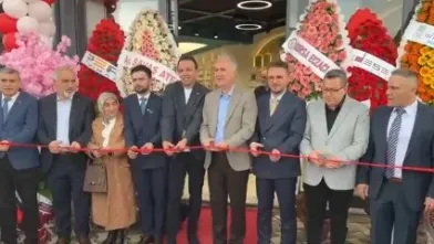 İnegöl'de Zincir Eczane açılışı yoğun katılımla gerçekleşti