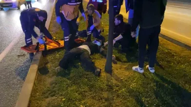 İnegöl’de karayolunda telefonunu alırken araba çarptı