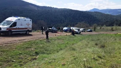 Komşuda facia! Krikoyla kaldırdığı aracın altında kaldı!