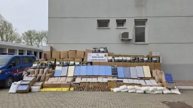 Dev operasyonda depo ve araçlardan servet çıktı!