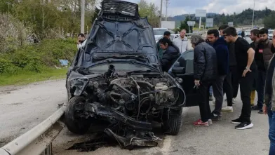 İnegöl-Bursa yolunda feci kaza! Hurdaya döndü