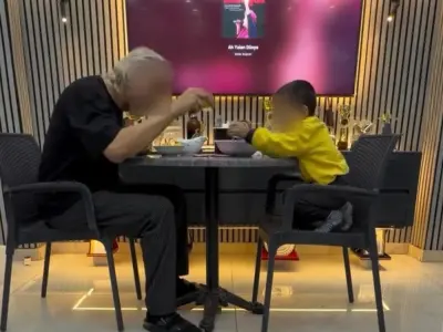 3 yaşındaki oğlunu alkol masasına oturttu