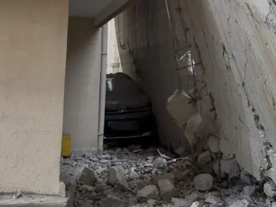 İstinat duvarı çöktü! Binalar tahliye edildi