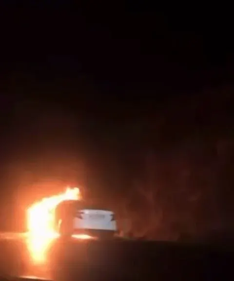 Kentte otomobiller alev alev yandı!