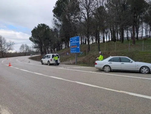 İnegöl'de feci kaza! 2 genç kadın hastaneye kaldırıldı