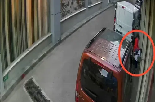 10 yaşındaki çocuk sokak ortasında saldırıya uğradı!