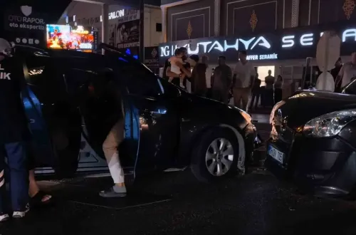 İnegöl-Alanyurt yolunda zincirleme kaza: 5 kişi yaralandı