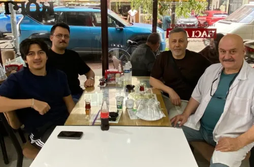 Önceki Dönem İçişleri Bakanı Ali Yerlikaya İnegöl'de Mola Verdi