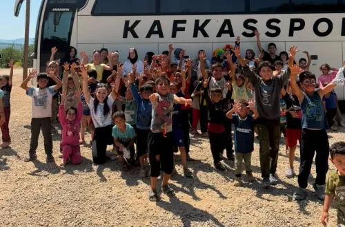 Kafkasspor’dan mevsimlik işçi çocuklarına sosyal sorumluluk buluşması