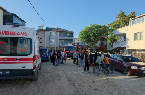 Çatı tadilatında çıkan yangın çalışanlarca söndürüldü