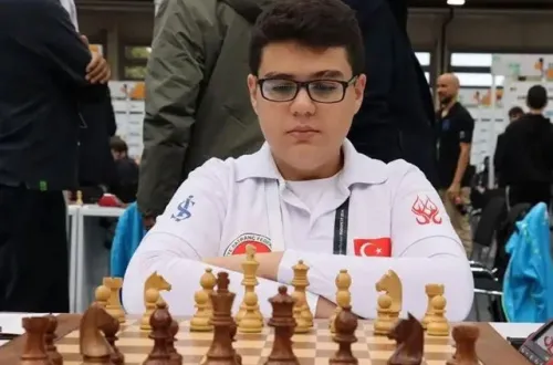 15 Yaşındaki Türk Büyükusta Dünyanın Zirvesine Çıktı