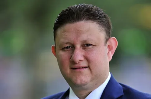 Yeni Parti İnegöl İlçe Başkanı Erkan Dönmez Kimdir? İşte Hayatı ve Siyasi Kariyeri