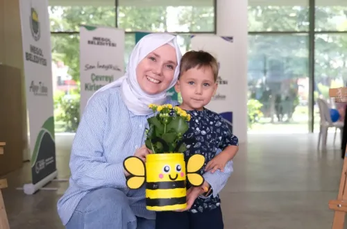 İnegöl’de atık plastikler çocukların elinde saksı oldu