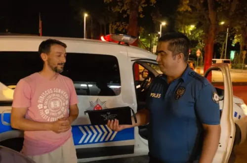 İnegöl'de bulduğu çantadan servet çıktı! Tek kuruşuna dokunmadı