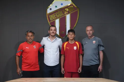 İnegölspor altyapısından 2012 doğumlu Enes Haşim Ölmezer Galatasaray’a transfer oldu