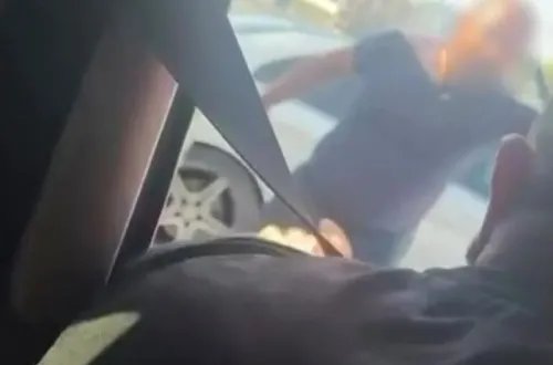Trafikte şoförler birbirine girdi
