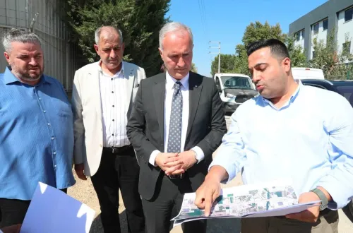 İnegöl Belediyesi o caddeyi baştan sona kapladı