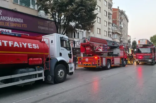 İnegöl’de akü ve elektrik aksamı bulunan depoda yangın paniği