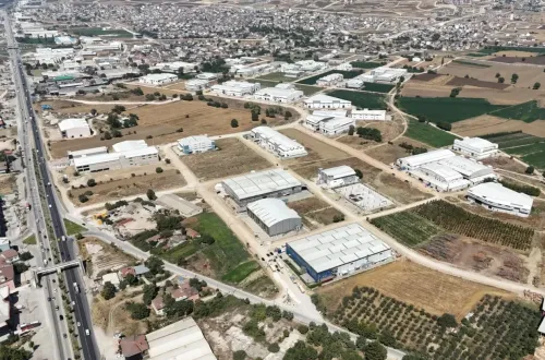 İnegöl’de Sanayi Bölgesindeki Yollarda Sathi Kaplama Çalışması Başladı