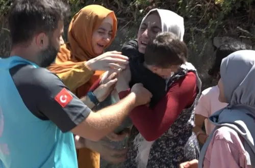 Bir annenin en zor anı! Sevinçten bayıldı